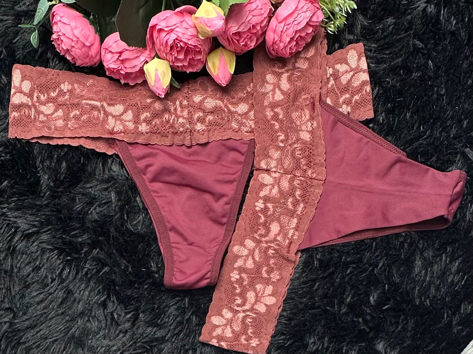 Tanga en Dentelle Tissu Double