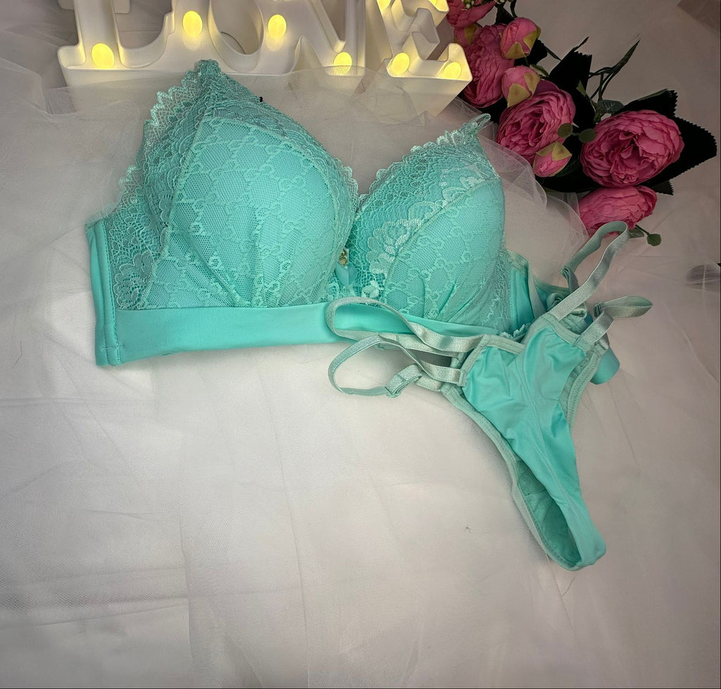 Ensemble Saphir Dentelle Élégante