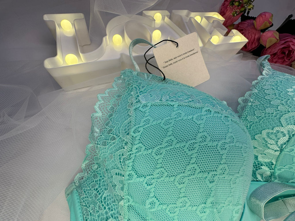 Ensemble Saphir Dentelle Élégante